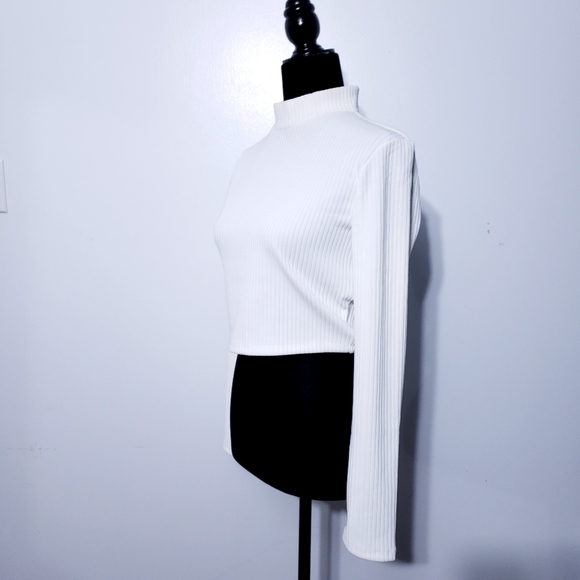 NWT Forever 21 Cropped Top Mock Neck White - Picture 3 of 5